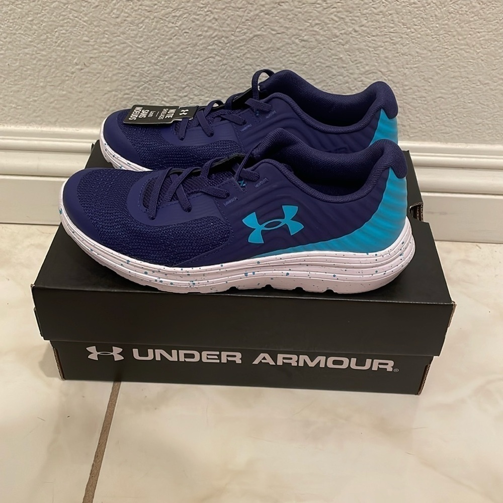 NIB Under Armour Girls Outhustle No Tie Shoelaces Shoes 2.5Y  Purple and Blue‌‌‍